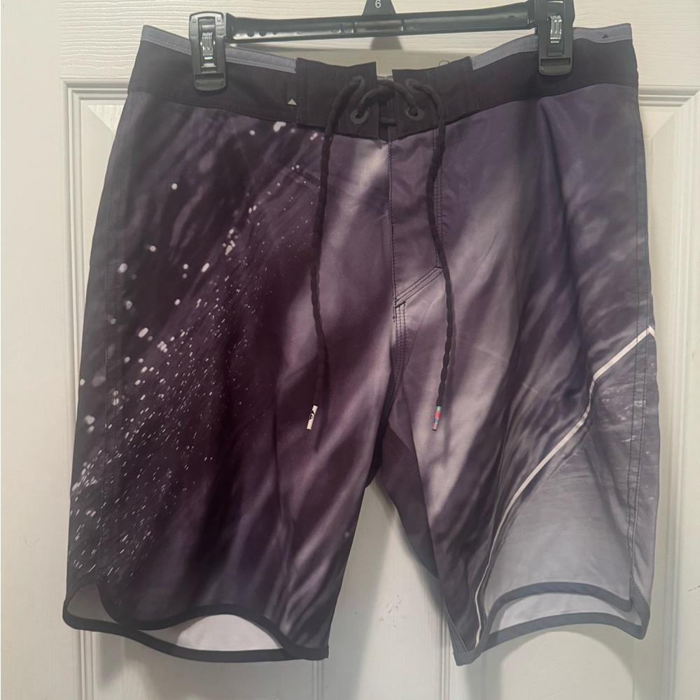 Quicksilver men’s board shorts. Size 32